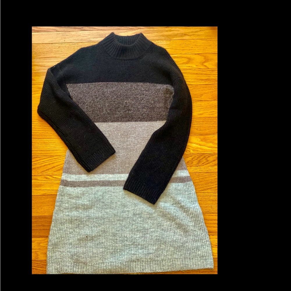 NWT Express mock turtle neck dress in browns just in time for fall. Sz L